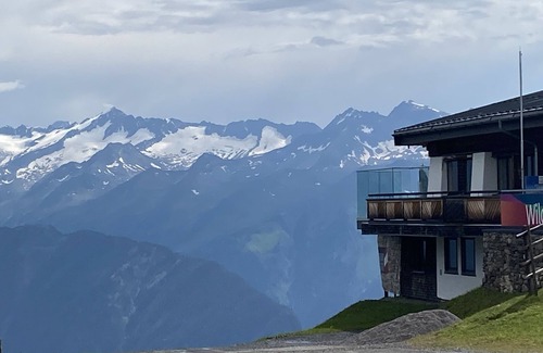 Schonbach House | HIGH-END PENTHOUSE┃3BR┃KITZBÜHEL ALPS┃UP TO 8 GUESTS┃SAUNA┃