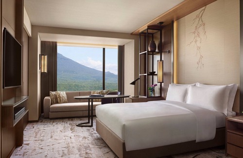 Niseko Hotel | Higashiyama Niseko Village, a Ritz-Carlton Reserve