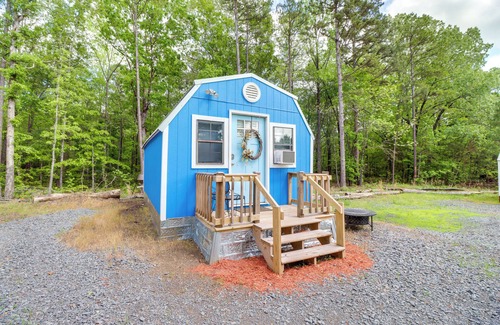 Higden Apartment | Higden Studio w/Shared Patio, Yard Games, Grills!