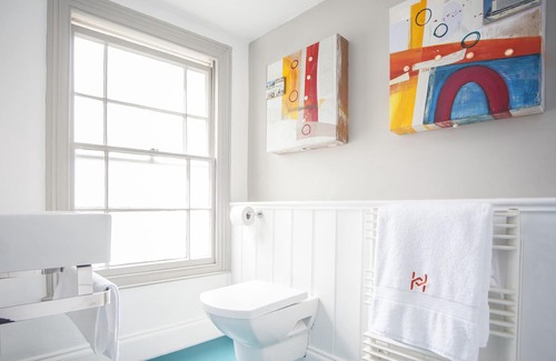 Cotham House | higgihaus (#46, 2-4 Bed ). Small Groups. Hip Location. Sleeps 4 - 10.