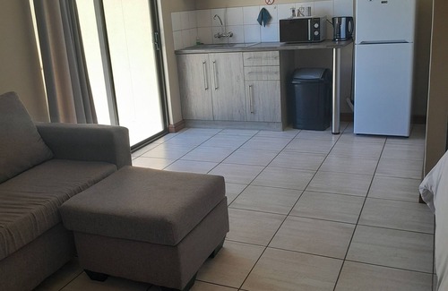 Upington Cabin | High Breeze Lodge