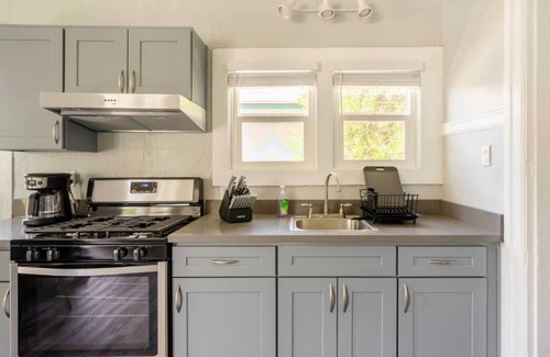 Pasadena Apartment | High Ceiling 1BR Apt, Central of Pasadena, Walk to Metro