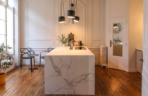 Centre Apartment | High-ceiling luxury apartment - moldings - renovated in 2019