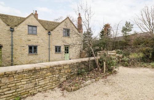 Witney House | High Cogges Farm Holiday Cottages
