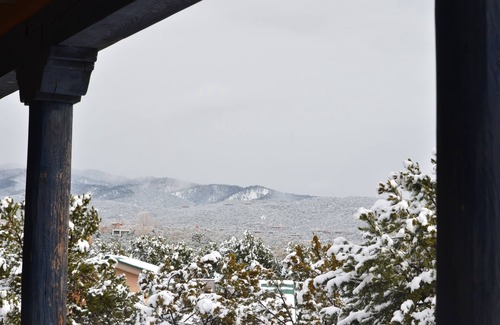 Vista Encantada House | High Desert Hacienda - 6 bedrooms/5 1/2 bathrooms/AC - minutes from the Plaza