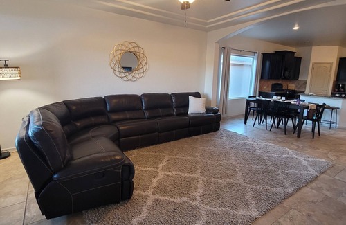 Las Cruces House | High Desert Haven: 4Rooms-Fully Stocked Kitchen, Family Friendly w/Game Room.