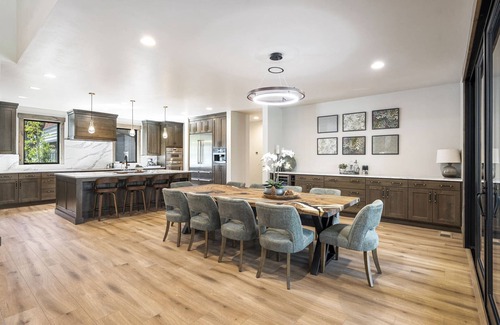 Sunriver House | High Desert Luxury Abounds, Oversized Hot Tub, Pool Table, Sauna, BBQ, Perfection Inside and Out