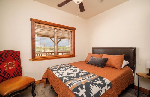Hereford Cabin | High Desert Oasis, 360 mountain views, close proximity to Bisbee and Tombstone