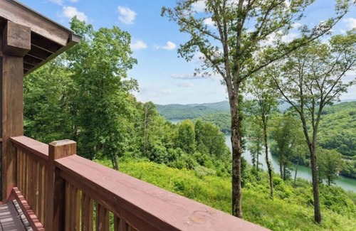 Cullowhee House | High elevation, fabulous Lake Glenville views with lake access!