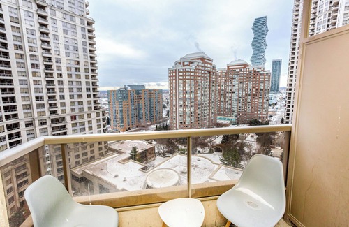 Downtown Mississauga Condo | High-End 2BR/2BA Condo-Steps to Square One Mall