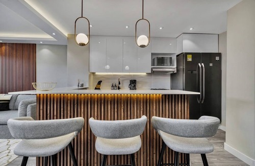 El Tesoro Apartment | High End Apartment 1 BD 1 BA Views Ac Malls