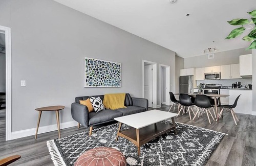 Sunnyside Condo | High-end condo downtown Kingston near RMC/Queens