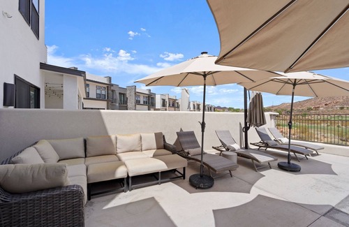 Washington House | High End Design | Rooftop Deck| Private Pool |