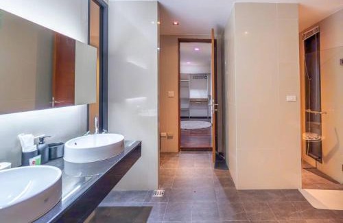 Kathu House | High End Imported Furniture Loch Palm Golf Course V145