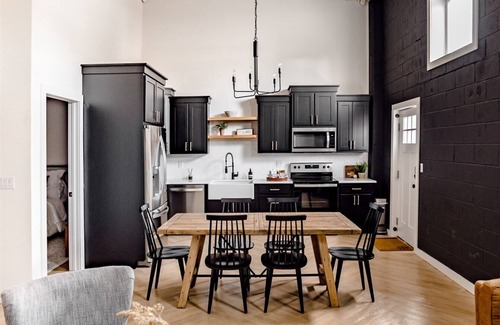 Mountain Home Apartment | High-end luxurious loft within walking distance to downtown!