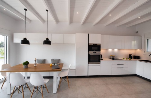 Tsoukaladhes Apartment | High-end Luxury Apartment & Convenient Location