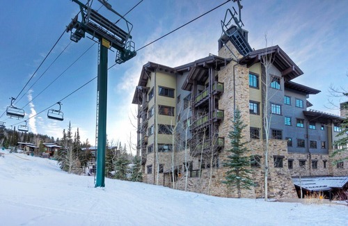 Empire Pass Condo | High-End Studio Condo in Empire Pass with Mountain Views. On-Site Hot Tub