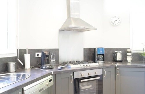 Thedirac House | HIGH-END VILLA IN THE HEART OF A LOT IN A QUIET AREA WITH HEATED POOL