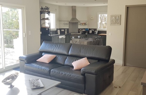 Thedirac House | HIGH-END VILLA IN THE HEART OF A LOT IN A QUIET AREA WITH HEATED POOL