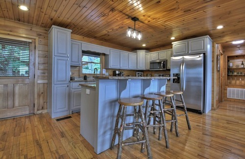 Mineral Bluff Cabin | High Five Lodge- Long Distance Mountain View | Hot Tub | Outdoor Fireplace | Game Room