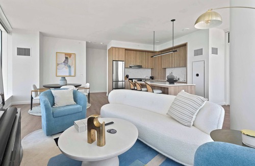 The Loop Apartment | High-Floor 2BRs with City & Lake Views