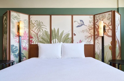 Ala Moana Hotel | High Floor City View King, Elevated Pool Views, Tranquil Koi Gardens