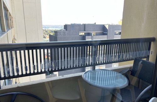 Darlinghurst Apartment | High Floor Sydney City Studio with Balcony
