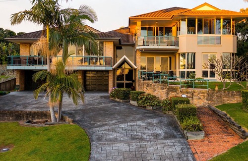 Black Head Apartment | High Haven with Stunning Beach Views and the Fresh Ocean Breeze