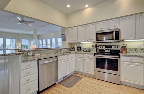 Flora's Bluff House | High on a dune, great ocean views, spacious home, BHI