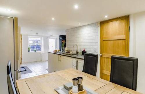 High Peak House | High Peak Place