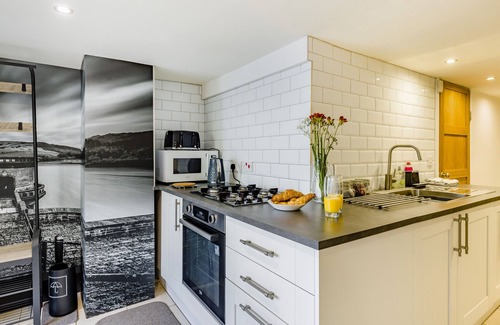 High Peak House | High Peak Place - Three Bedroom House, Sleeps 8