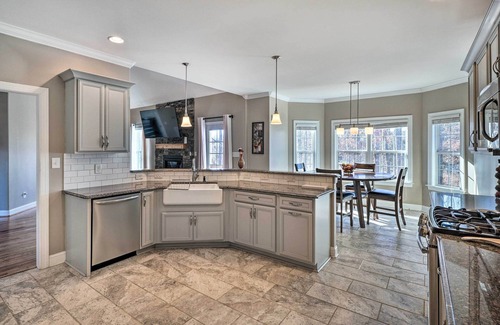 High Point House | High Point Home ~ 1 Mi to Oak Hollow Lake!