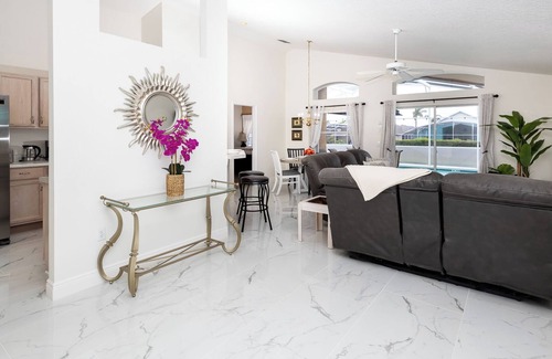 Westbury House | High Point Oasis – 4 BDR Sleeps 8, Mins to Parks and Attractions! Private Pool