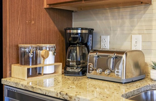 Downtown Dallas Apartment | High-Rise 30th Flr Modern Apt, DT Dallas