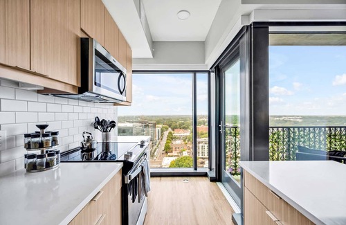Glenwood South Apartment | High-Rise Apt Raleigh Free Parking & Sunset View 1
