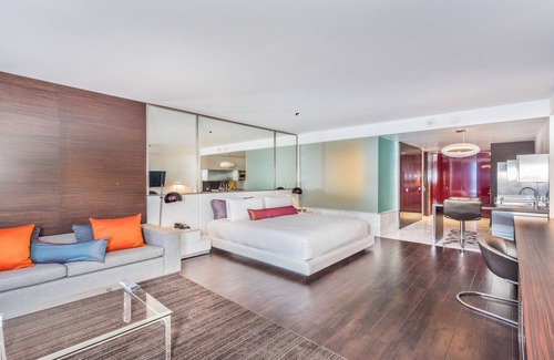 Las Vegas Hotel | High Rise Condo- Few minutes from the strip!