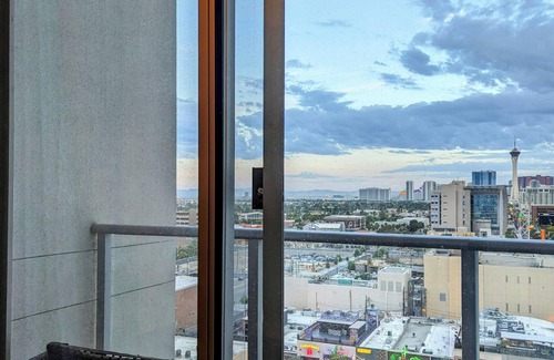Downtown Las Vegas Condo | High-rise luxury condo a block off Fremont St!