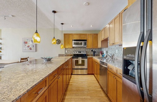 Sunny Isles Beach Condo | High-Rise Oceanview Condo w/Pool, Tennis & Gym: Walk to Beach, Dining, Shops