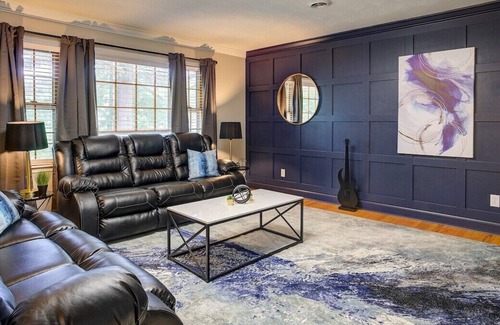Bristol House | High Rollers 3 BR Home Near Casino