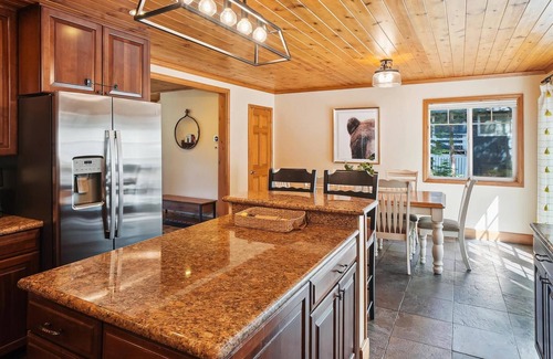 Country Club Estates House | High Sierra Hideaway – 3 Bedrooms, 3 Baths, Family Fun Near Heavenly & Hiking