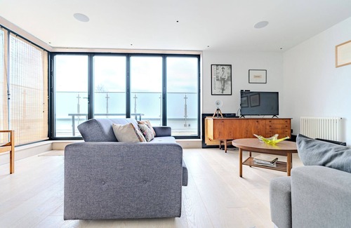 Southwark House | High standard Contemporary 3 Bedrooms House