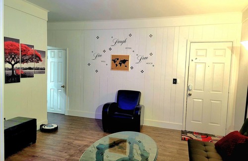 Lansing Apartment | High-Tech nearby Sparrow, Lugnuts & Capital