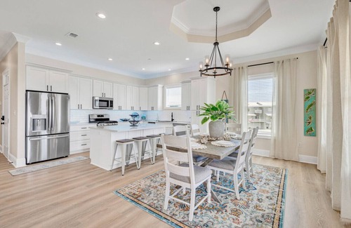 Long Beach House | High Tide Beach House|Sleeps 8|Beach View|Your Gulf Coast Dream Awaits!