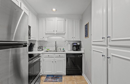 Summer Breeze House | High Tide Haven: 5-min Walk to Beach!