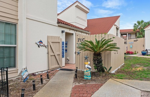 Summer Breeze House | High Tide Haven: 5-min Walk to Beach!