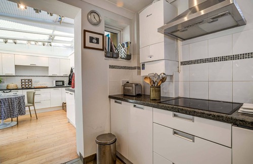 Woodstock House | High Trees Blenheim View | Woodstock Holiday Let | 3 Beds & Sleeps 5