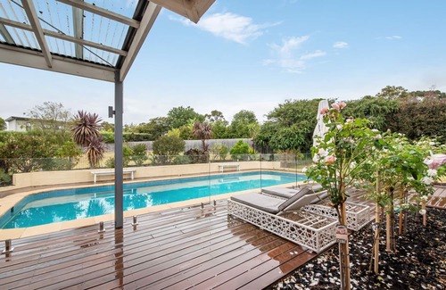Mount Eliza House | High Vista in Mount Eliza with Pool