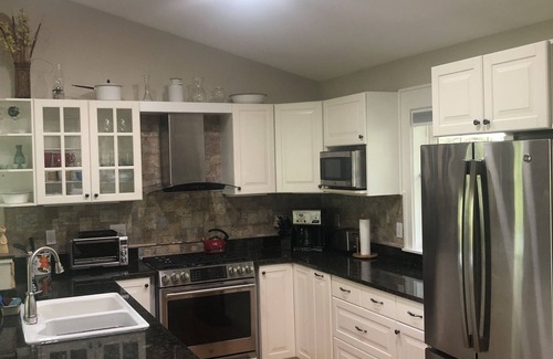 Asheville House | High Windy is a Ridge-Top Nature Retreat Minutes from Asheville (pet friendly)