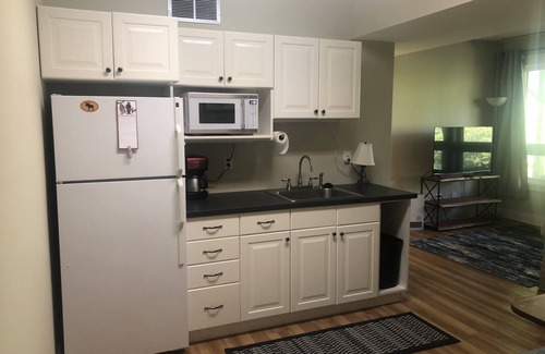 Asheville House | High Windy is a Ridge-Top Nature Retreat Minutes from Asheville (pet friendly)