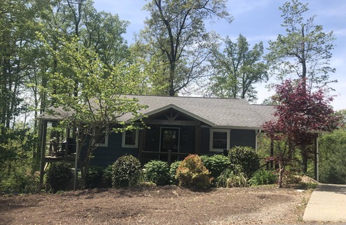 Asheville House | High Windy is a Ridge-Top Nature Retreat Minutes from Asheville (pet friendly)